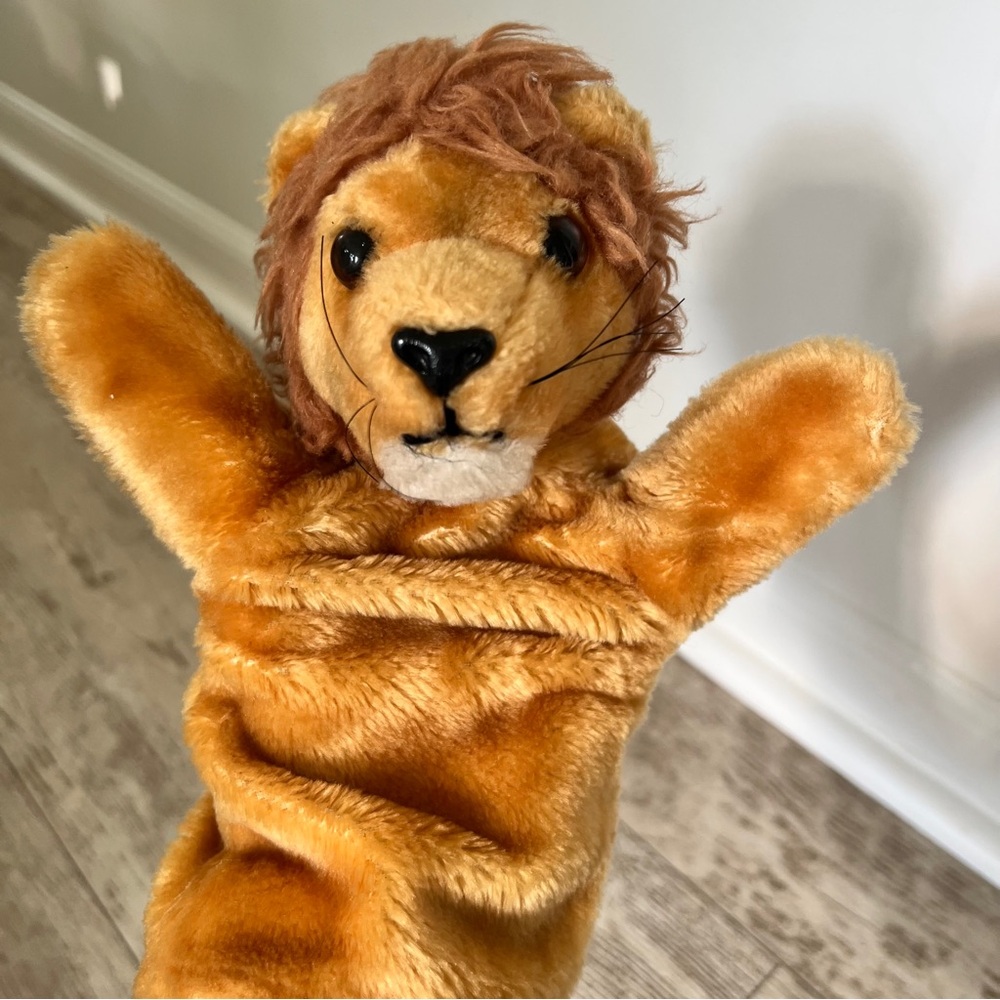 Vintage 1977 R. Dakin & Co Lion Hand Puppet Made in Korea - EUC!